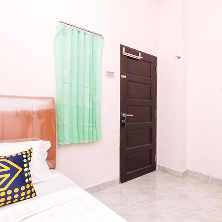 Oyo 1917 Mamora Homestay Batam Bagian luar foto