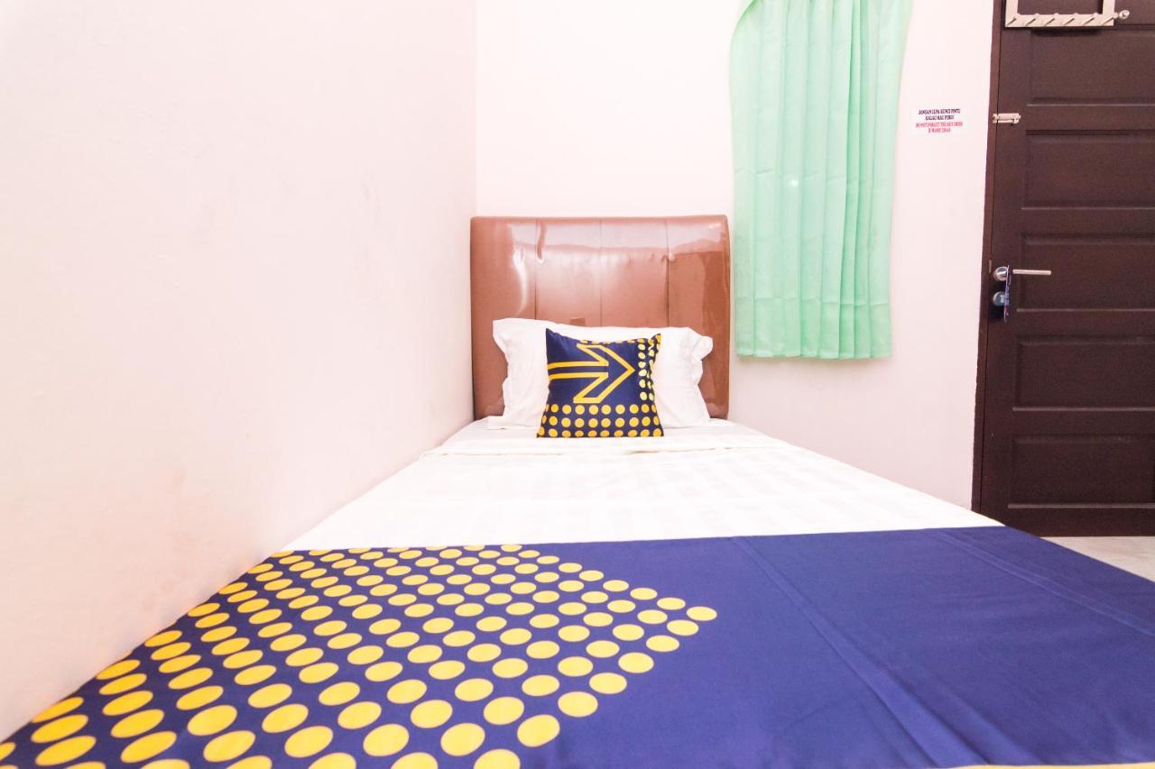 Oyo 1917 Mamora Homestay Batam Bagian luar foto