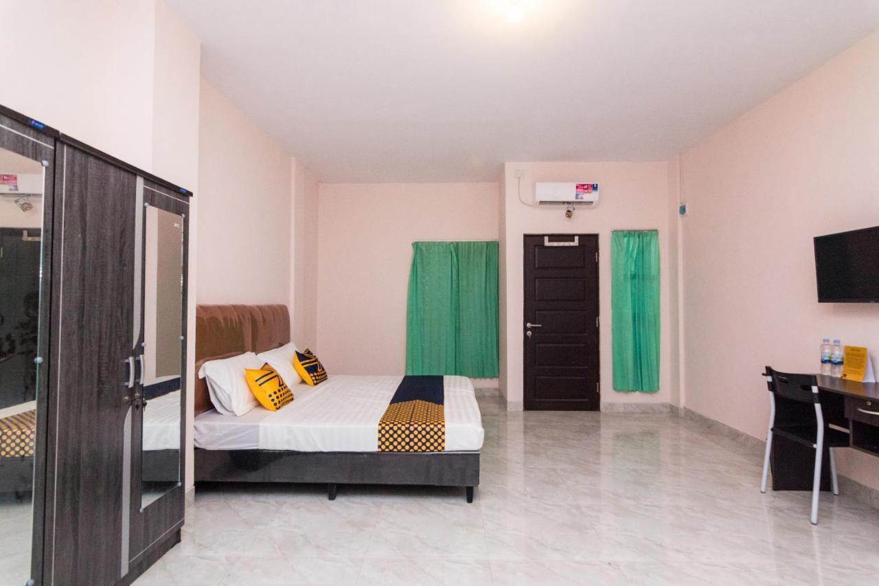 Oyo 1917 Mamora Homestay Batam Bagian luar foto