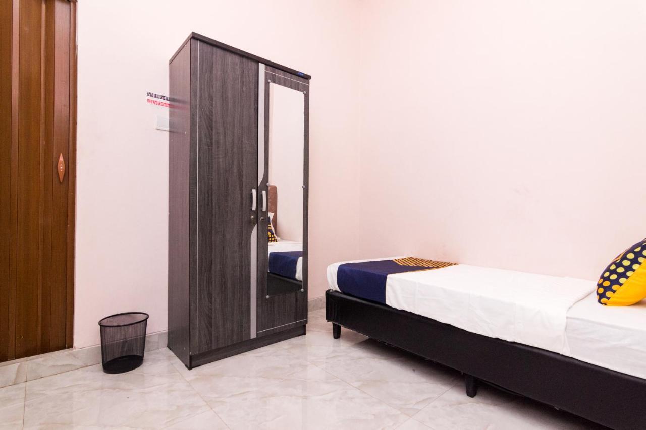 Oyo 1917 Mamora Homestay Batam Bagian luar foto
