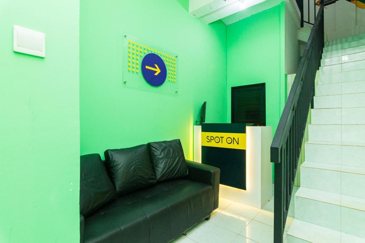 Oyo 1917 Mamora Homestay Batam Bagian luar foto
