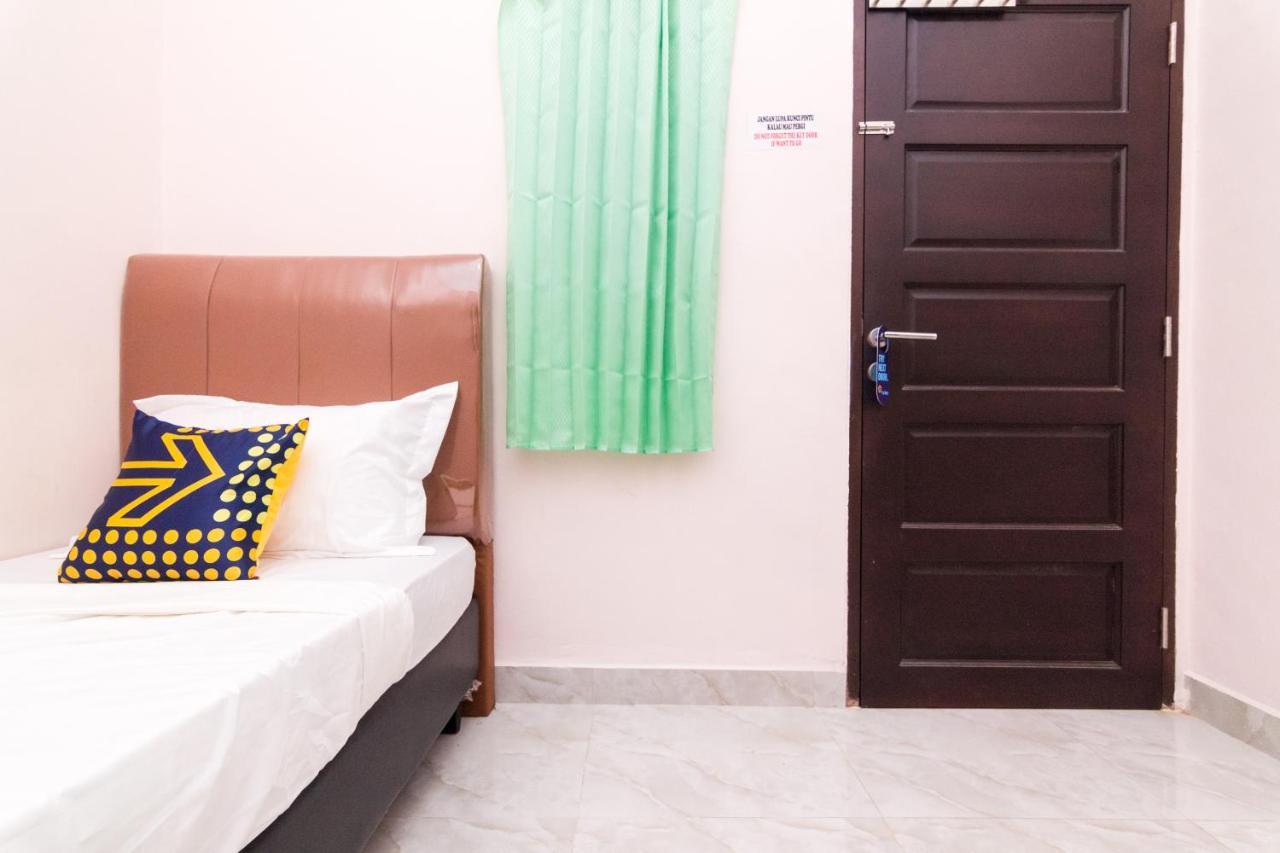 Oyo 1917 Mamora Homestay Batam Bagian luar foto